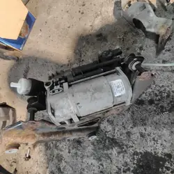 Mercedes W212 Jousitus OEM A2123200404 Käytetty