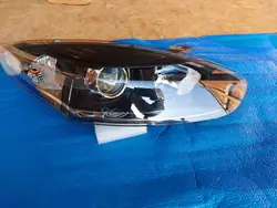 Oikea Etuvalaisin Renault Megane III 2013+ OEM 260106128R