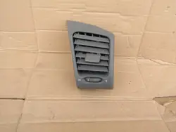 Höger grå ventilationsgallret OEM 2088300254 Mercedes