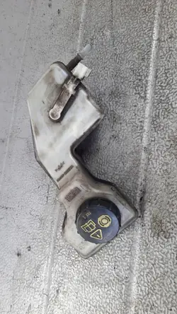 Mazda OE Bromsvätskebehållare för Mazda 3 05R
