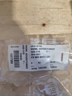 Réservoir de liquide de frein AUDI A1 6R1611019A
