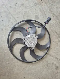 Volvo XC40 Tuuletin OEM 5001407-06 - Käytetty Kunnossa