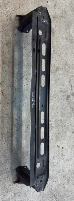 Poutre de montage radiateur OEM 31368100 Volvo
