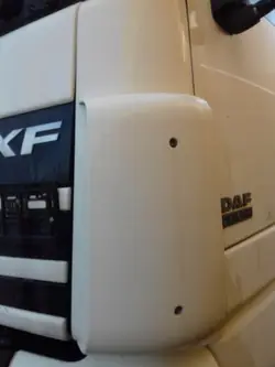 Spoiler canto cabina DAF XF 105 esquerdo OEM polik kabiny L