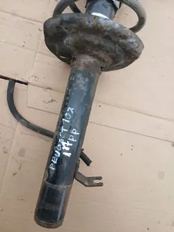 PEUGEOT 107 1.0 Etu Oikea Jousitus OEM