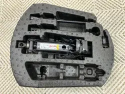 Ensemble d'outils JEEP GRAND CHEROKEE WK 68145664AB