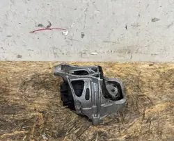 AUDI Q7 4M 3.0 TDI Moottorin Kiinnike Vasemmalle 4M0199371C