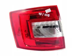 Lámpara trasera izquierda Skoda Octavia 3 Lift