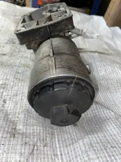Öljysuodattimen Kiinnike OEM 045115389J VW/Audi/Skoda