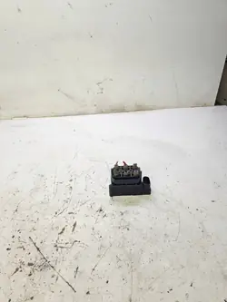 Audi A6 C6 Pneumatiikkajakaja OEM 4F0616013