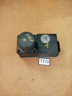 VW Golf 3 keskuslukituspumppu OEM ukonesera