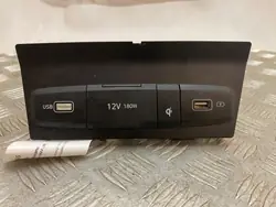 Tomada USB Hyundai Tucson OEM 84630N7800 - Usado