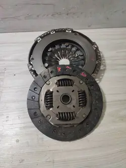 Conjunto de embreagem Skoda Scala 2020 OEM 04C141031C