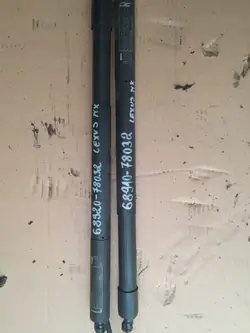 OEM 68920-78032 Lexus Amortecedor Porta-Malas - Usado