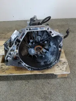 Vaihteisto 320108901R TL4A056 1.5 DCI Renault Megane III