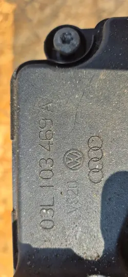 Couvercle de soupape VW Audi 2.0 TDI OEM 03L103489A