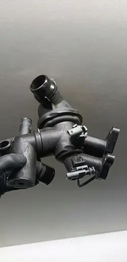 Caixa Termóstato Jaguar OE OEM G4D3-8575-BC