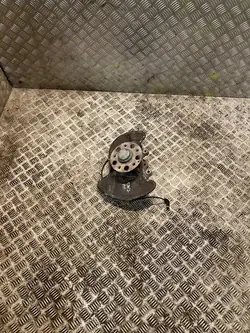 Mercedes-Benz C W204 Mozzo ruota anteriore sinistro