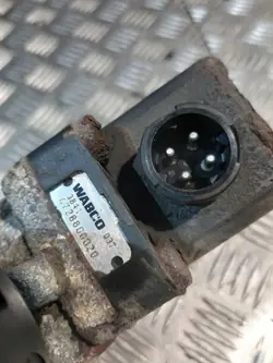 Wabco 4728800020 Magneettiventtiili - Käytetty