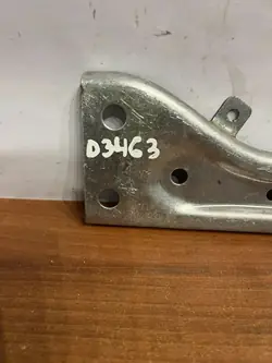 Pakoputken kiinnitys OEM D3463 VW Passat B8 2016