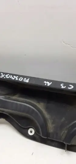 Nedre vindrutetätning OEM 7105063 för Citroen C3 Aircross