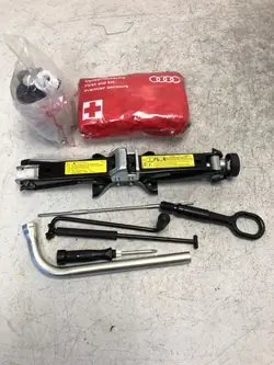 EHBO-set OEM 8K0011031K voor VW Skoda Audi