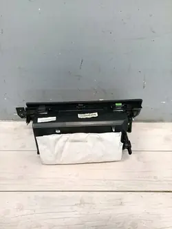 Lincoln Continental kojetaulun lokero OEM GD9BF06010