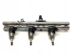 Polttoainekisko suuttimilla Toyota Yaris IV OEM 23250-F2050