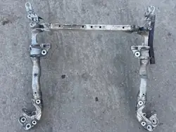Soporte suspensión delantera OEM 8T0399315H usado