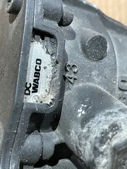 Válvula de travão Mercedes Actros OEM A0014311213