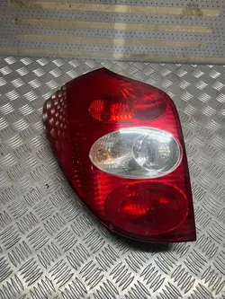 Lámpara trasera izquierda Renault Laguna II Kombi
