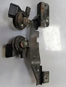 AUDI Q7 4L VÄNSTER HORN 4L0951221A