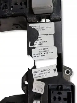 Caja de fusibles Jaguar OEM 8X2T14290XD - Usado