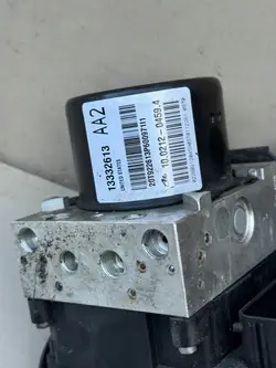 Pompe ABS Opel Astra J OEM 13332613 Occasion