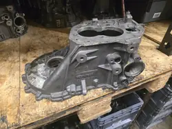 VW Vaihteiston Kotelo OEM 0AJ301103B - Käytetty