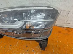 RENAULT KADJAR 15-18 Phare Droit 260104607R