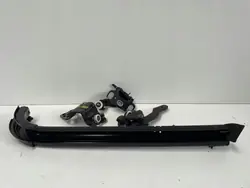 Guia porta direita traseira OEM AV11R25028AE