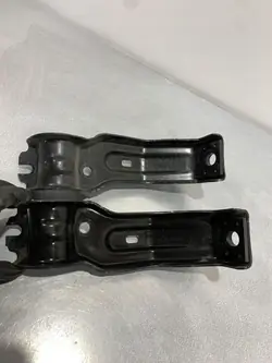 Peugeot 508 etuvakaimen kiinnike OEM 9682243280