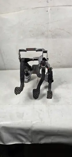 Suporte de pedal manual Audi OE OEM 8K1721117