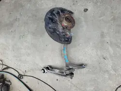 Fram höger styrknut Audi A4 B6 8E0407242B