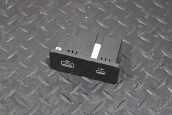 Jaguar USB-pistorasia OEM L8B2-19E110-DE Käytetty
