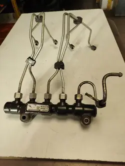 Trilho de Combustível Citroen Berlingo C3 C4 C5 1.6 HDI