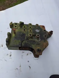 Vasen Jousituskiinnike OEM 20892759 Renault
