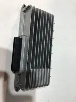 Module amplificateur Audi OE 8T0035223 d'occasion