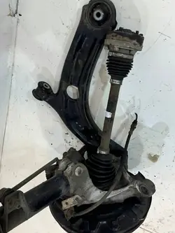 Vänster Framknut VW Passat B8 1.6 TDI Komplett 5Q0407257A
