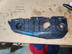 Guia de para-choque dianteiro direito 52535-02041 Toyota Auris I