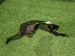 Voor linker spatbordbeugel OEM 8b3821131 Audi A5