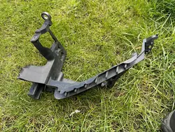 Suporte de farol esquerdo Audi A4 B8 OE 8K0805607B