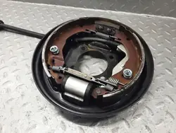 Bakre bromsskivsskydd höger sida OEM 440008576R
