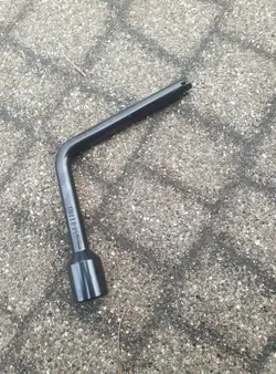 Llave angular Scania OEM 2441116 - Usada